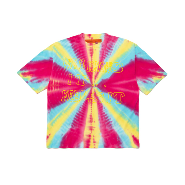 WHO KNOWS IT CROP T-SHIRT